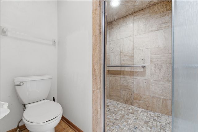 1613 Thornwood Road, West Des Moines, IA 50265