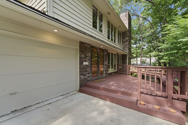 1613 Thornwood Road, West Des Moines, IA 50265