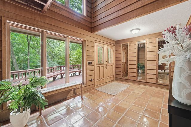 1613 Thornwood Road, West Des Moines, IA 50265