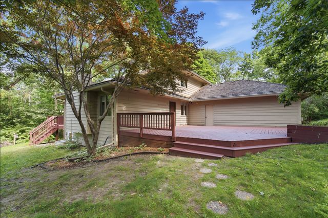 1613 Thornwood Road, West Des Moines, IA 50265