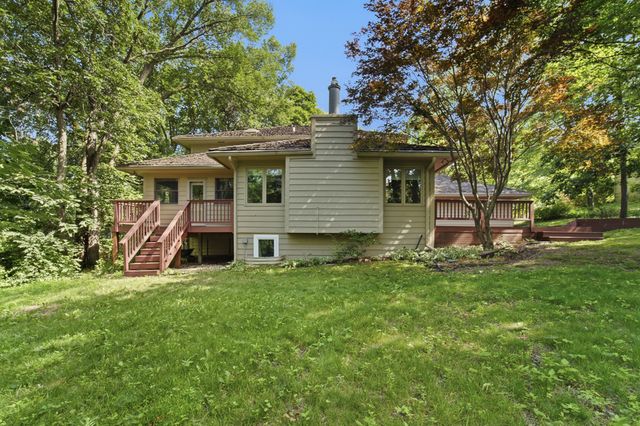 1613 Thornwood Road, West Des Moines, IA 50265