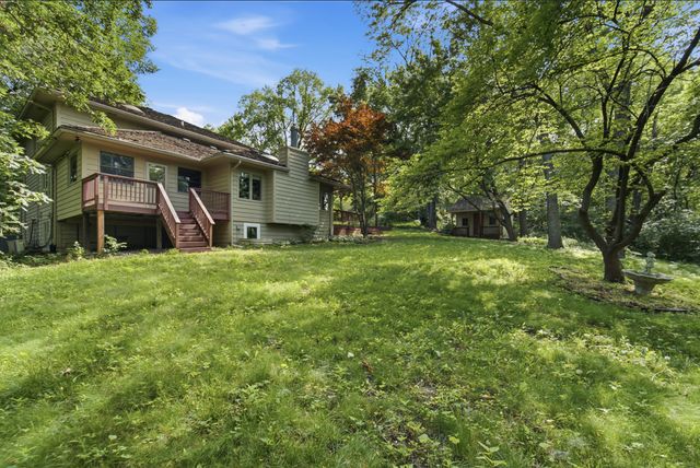 1613 Thornwood Road, West Des Moines, IA 50265