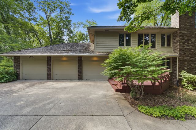 1613 Thornwood Road, West Des Moines, IA 50265