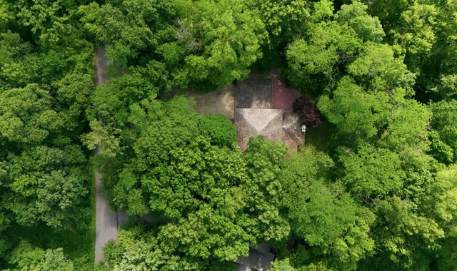 1613 Thornwood Road, West Des Moines, IA 50265