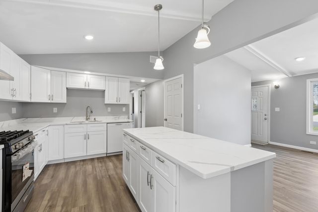 3541 Flag Avenue N, New Hope, MN 55427