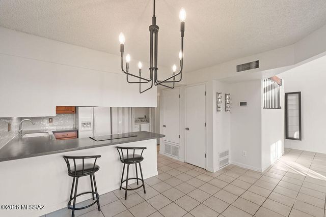 1949 N Swan Rd Unit 24, Tucson, AZ 85712