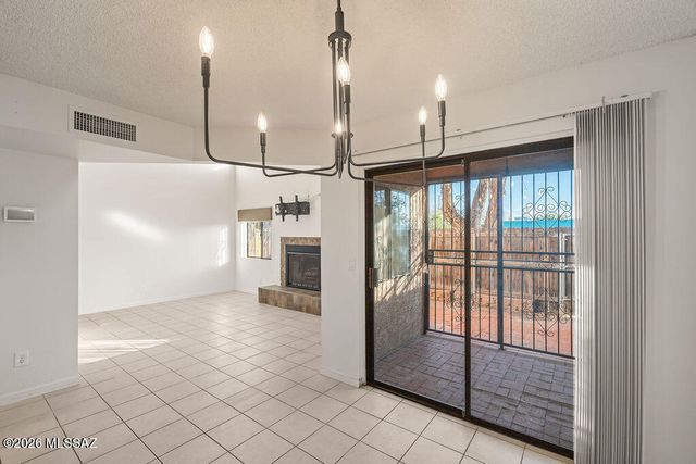 1949 N Swan Rd Unit 24, Tucson, AZ 85712