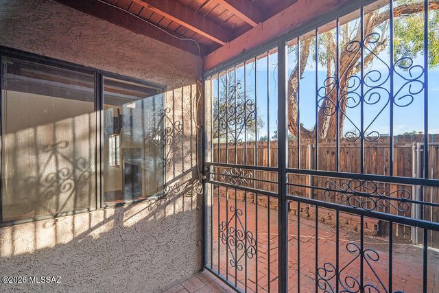 1949 N Swan Rd Unit 24, Tucson, AZ 85712