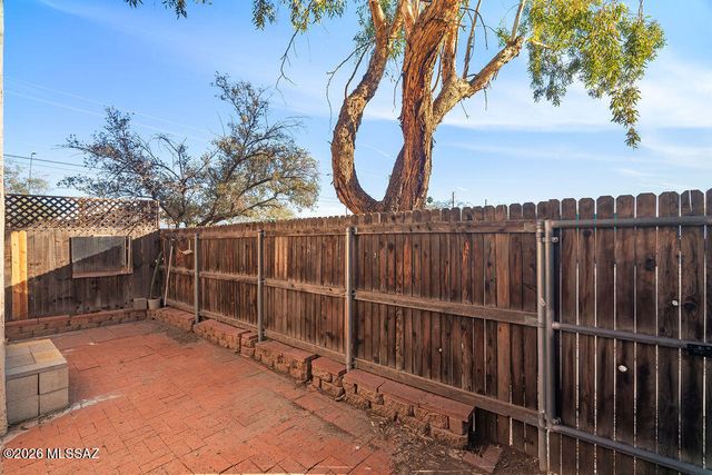 1949 N Swan Rd Unit 24, Tucson, AZ 85712