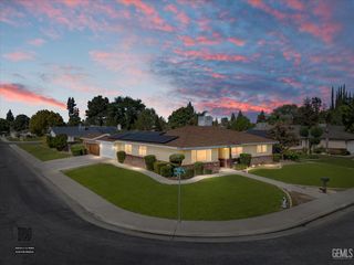 2505 Courtleigh Drive, Bakersfield, CA 93309