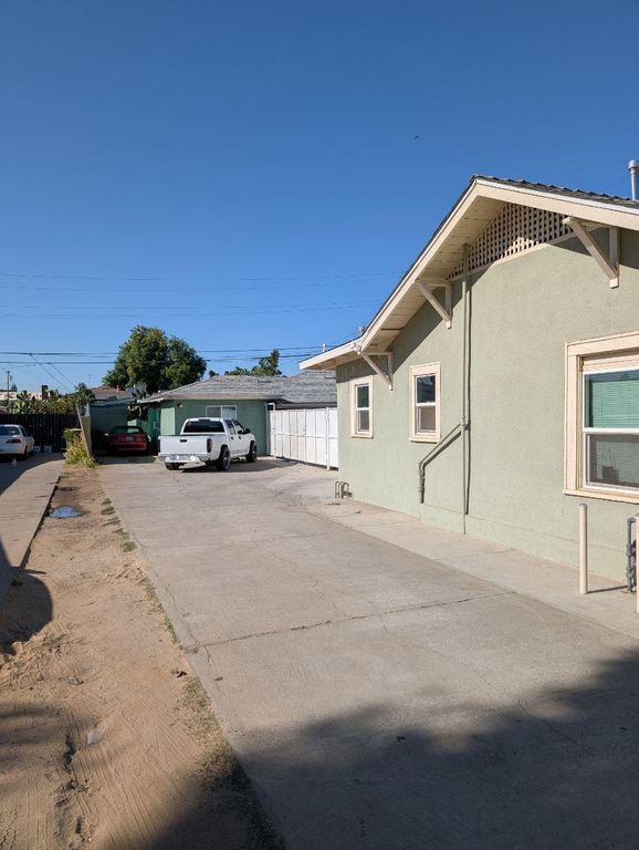 Image 11 of property listing at 545 W University Avenue, Fresno, CA 93705