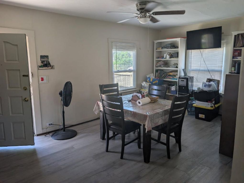 Image 3 of property listing at 545 W University Avenue, Fresno, CA 93705