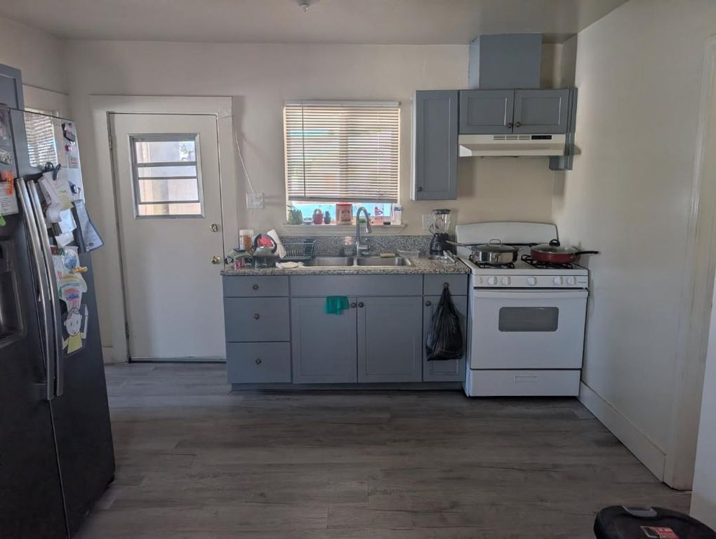 Image 4 of property listing at 545 W University Avenue, Fresno, CA 93705