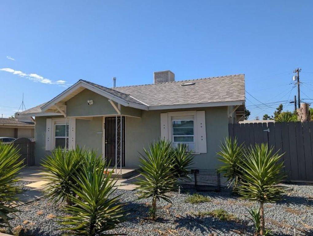 Image 5 of property listing at 545 W University Avenue, Fresno, CA 93705