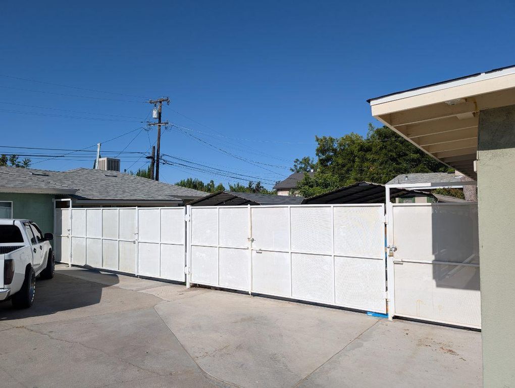 Image 6 of property listing at 545 W University Avenue, Fresno, CA 93705