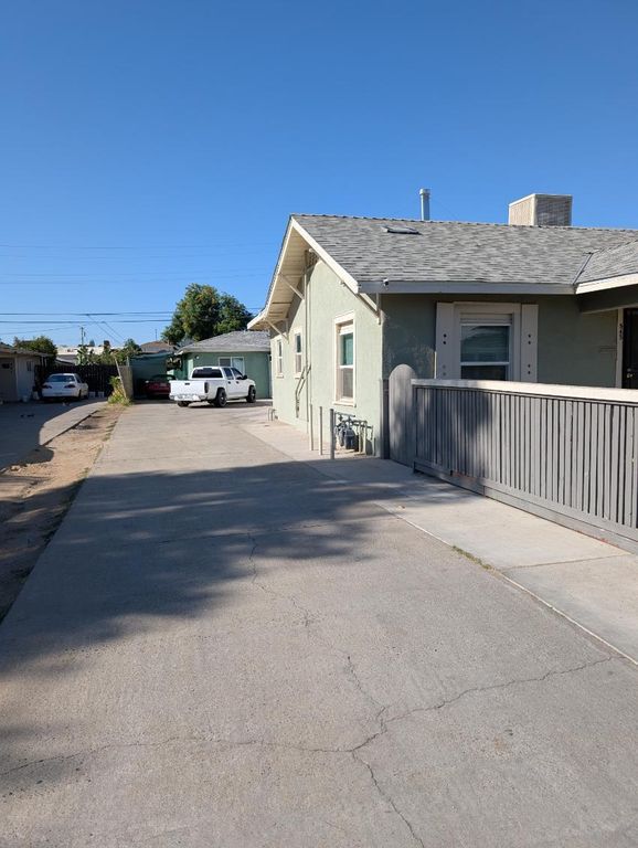 Image 9 of property listing at 545 W University Avenue, Fresno, CA 93705