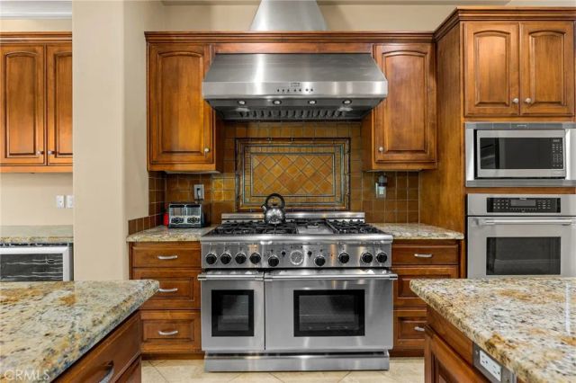 22928 San Joaquin East, Canyon Lake, CA 92587