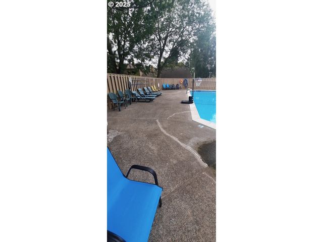 12605 Ne SHAVER St, Portland, OR 97230