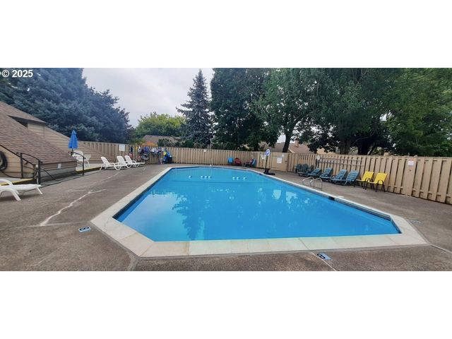 12605 Ne SHAVER St, Portland, OR 97230