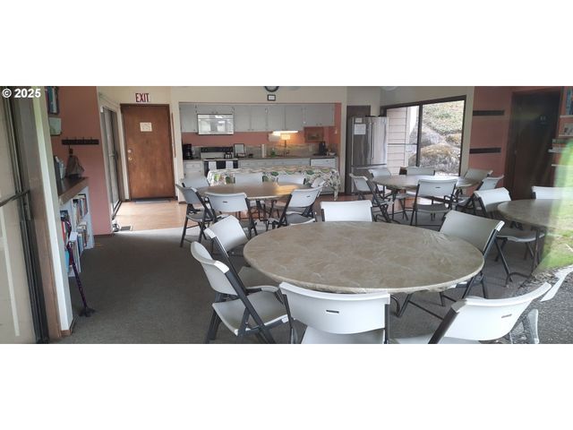 12605 Ne SHAVER St, Portland, OR 97230