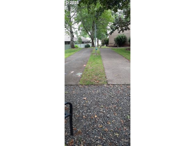 12605 Ne SHAVER St, Portland, OR 97230