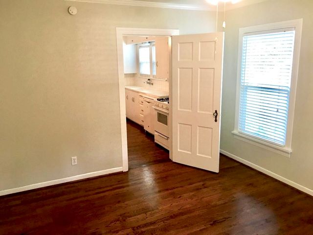 2565 Rogers Avenue, Fort Worth, TX 76109