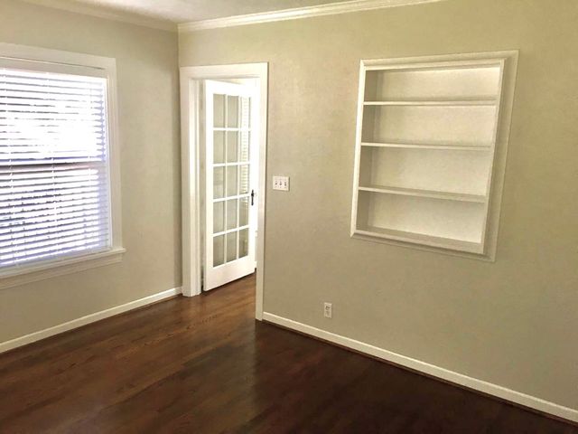 2565 Rogers Avenue, Fort Worth, TX 76109