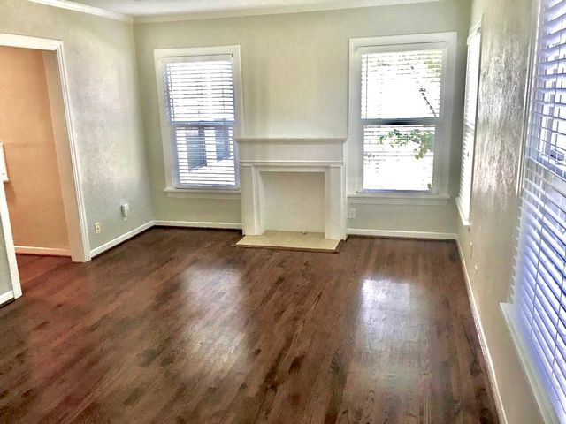 2565 Rogers Avenue, Fort Worth, TX 76109