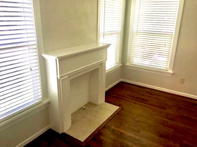 2565 Rogers Avenue, Fort Worth, TX 76109