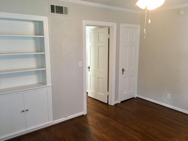 2565 Rogers Avenue, Fort Worth, TX 76109