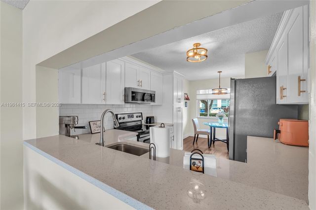 7406 N Devon Dr 108, Tamarac, FL 33321