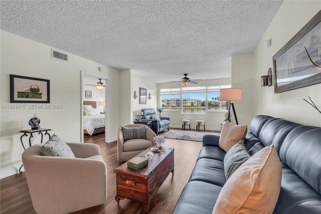 7406 N Devon Dr 108, Tamarac, FL 33321