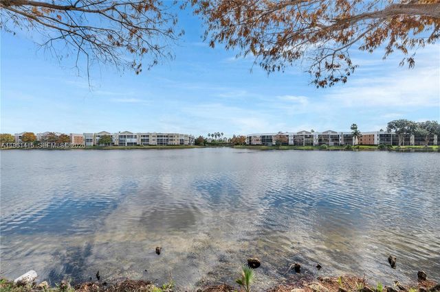 7406 N Devon Dr 108, Tamarac, FL 33321