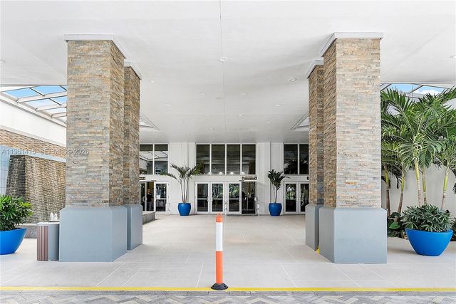 7406 N Devon Dr 108, Tamarac, FL 33321