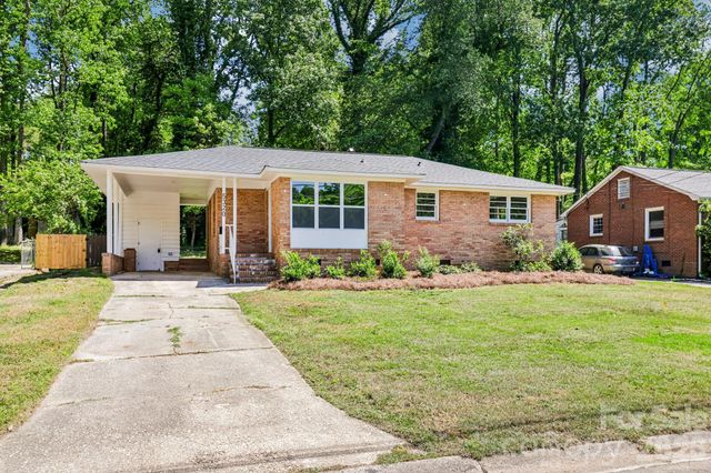 5320 Dolphin Lane, Charlotte, NC 28215