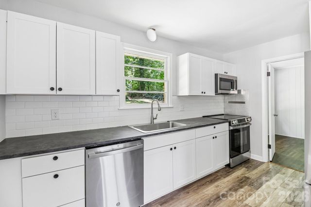 5320 Dolphin Lane, Charlotte, NC 28215