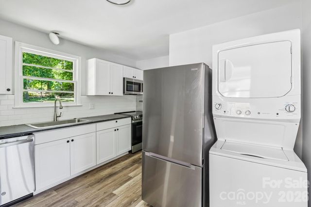 5320 Dolphin Lane, Charlotte, NC 28215