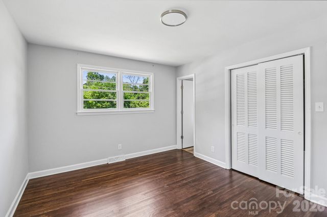 5320 Dolphin Lane, Charlotte, NC 28215