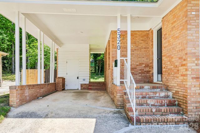 5320 Dolphin Lane, Charlotte, NC 28215