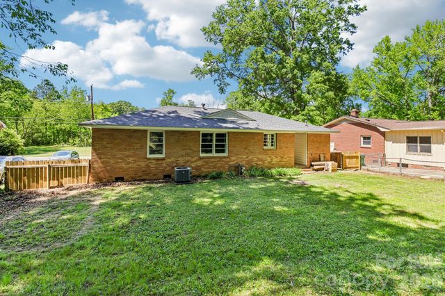 5320 Dolphin Lane, Charlotte, NC 28215