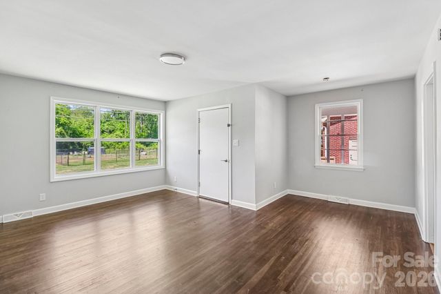 5320 Dolphin Lane, Charlotte, NC 28215