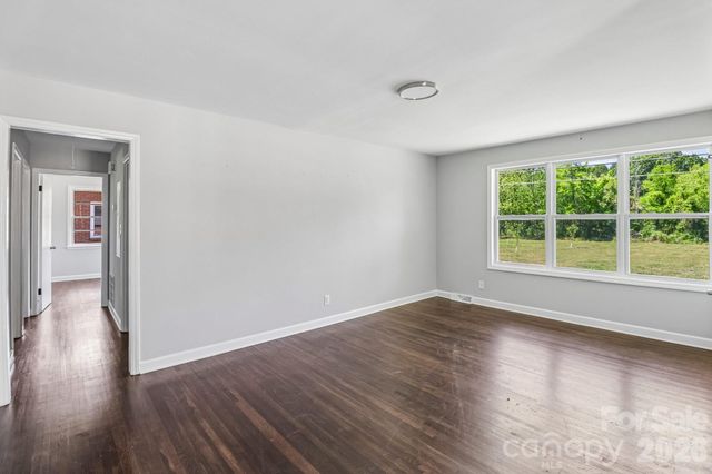 5320 Dolphin Lane, Charlotte, NC 28215