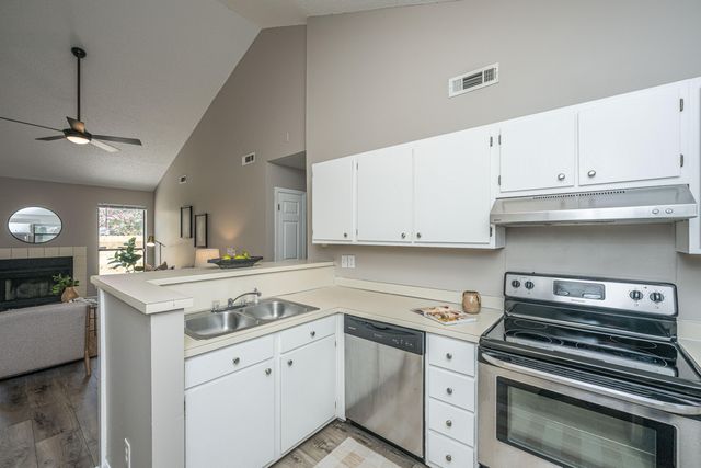 909 E Estates Boulevard Apt C, Charleston, SC 29414