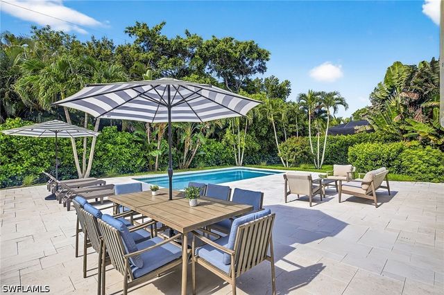 1200 Cypress Woods DR, Naples, FL 34103