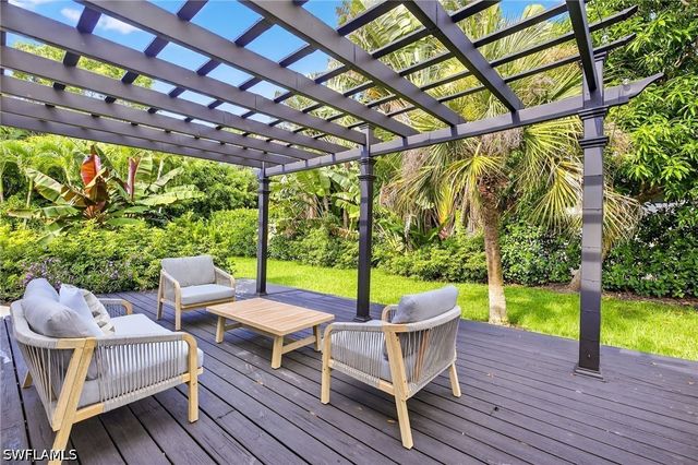 1200 Cypress Woods DR, Naples, FL 34103