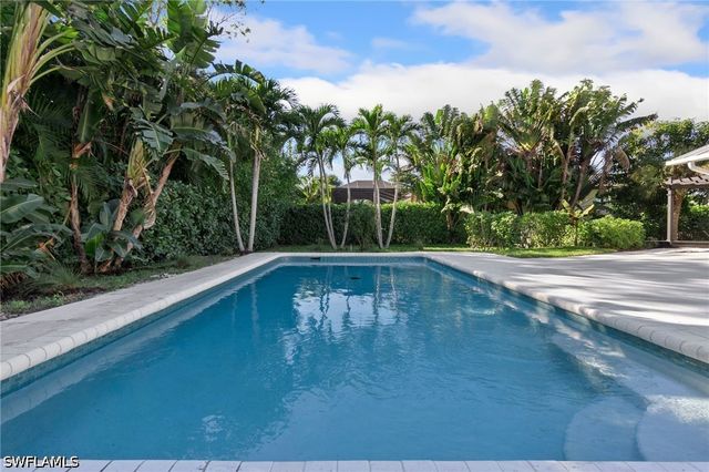 1200 Cypress Woods DR, Naples, FL 34103