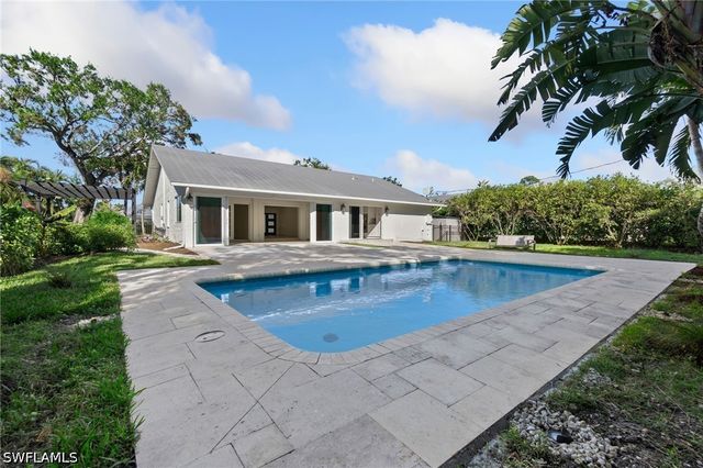 1200 Cypress Woods DR, Naples, FL 34103