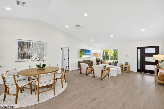 1200 Cypress Woods DR, Naples, FL 34103