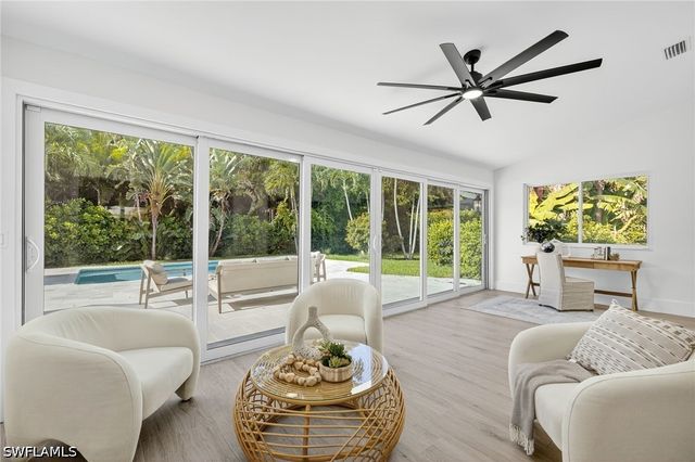 1200 Cypress Woods DR, Naples, FL 34103