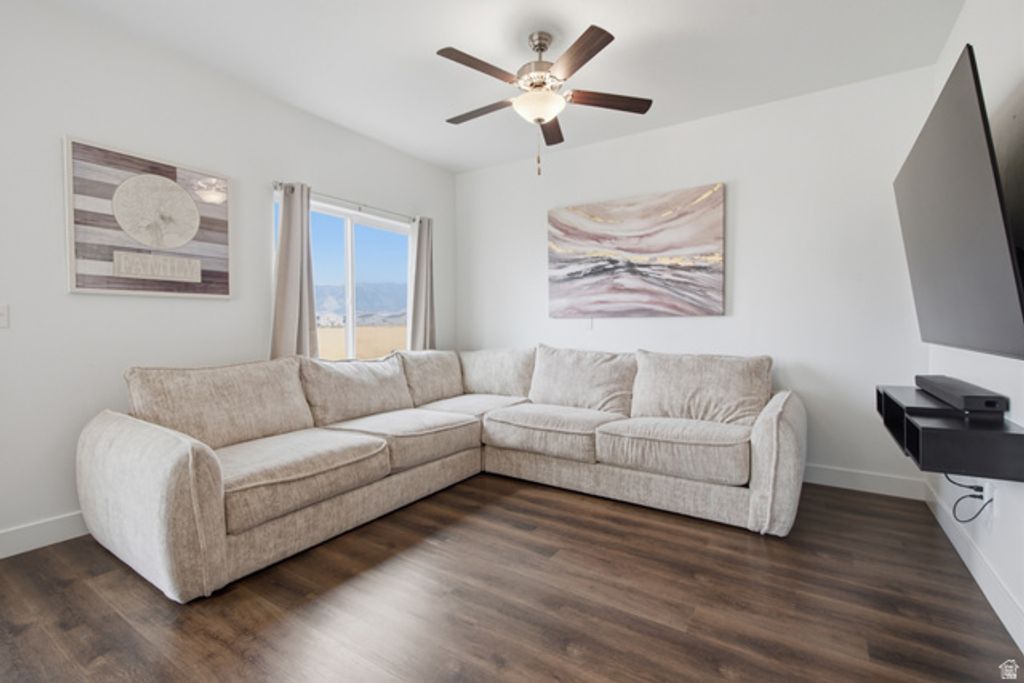 828 N GLEN EAGLES CT, Tooele, UT 84074 — photo 4